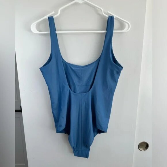 Lululemon Waterside Scoop One Piece Bathing Suit 8 - Picture 5 of 12